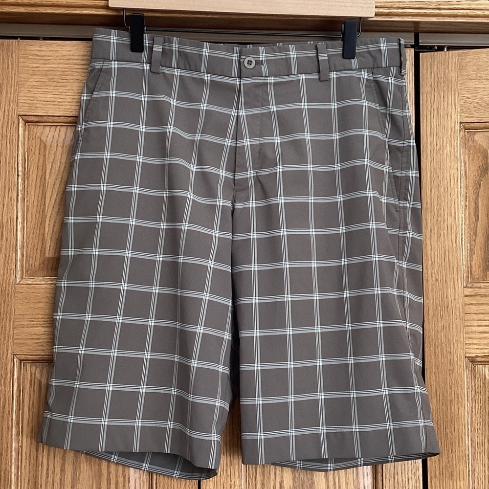 Nike golf brown Plaid Men's Shorts. Size 32